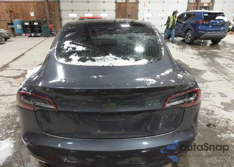 2018 Tesla Model 3 Long Range/Mid Range z USA, uszkodzony, nr VIN 5YJ3E1EA2JF154816
